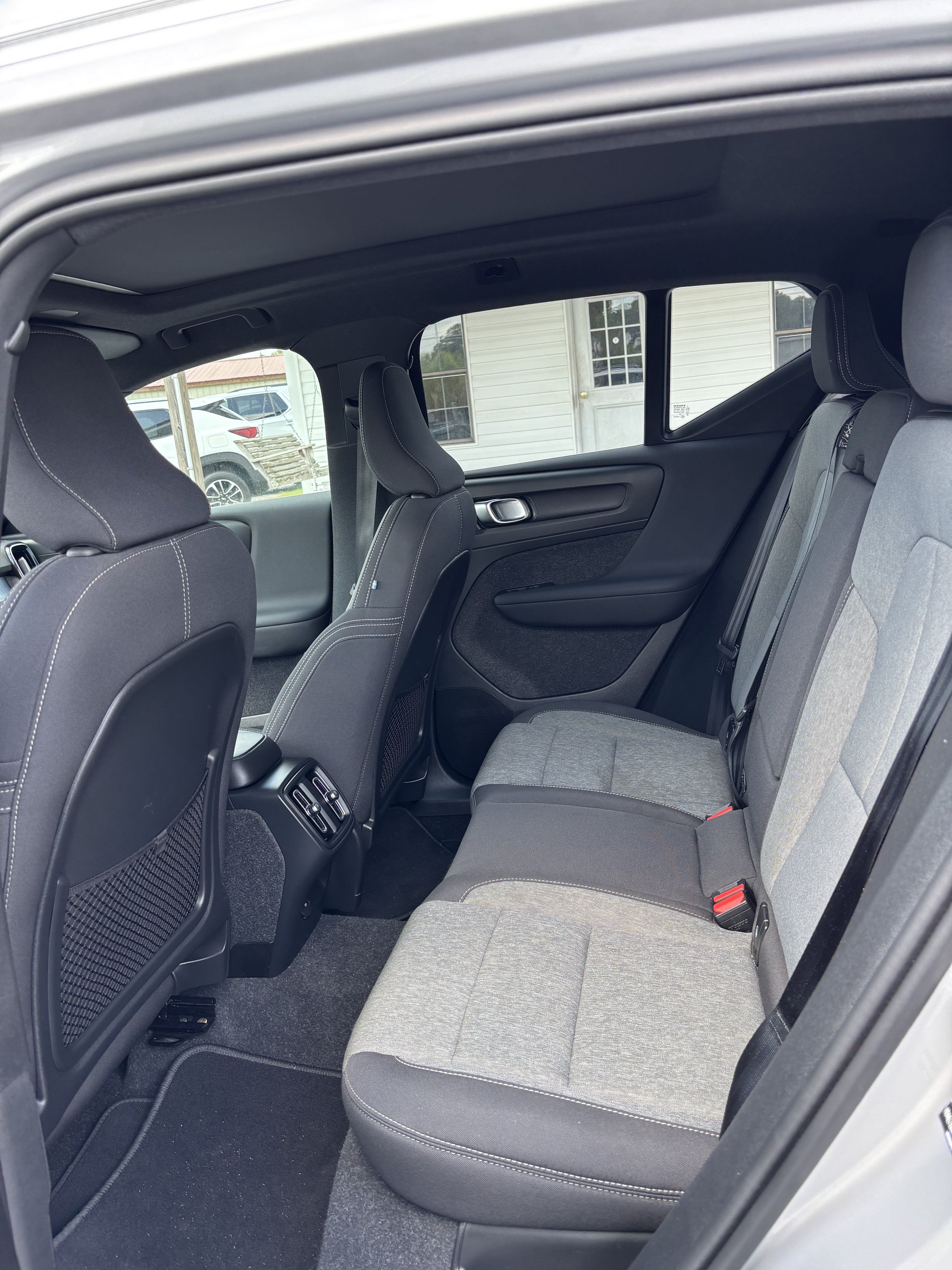 Used 2025 Volvo XC40 B5 Core AWD/4WD image 7