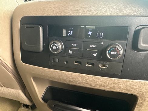Used 2018 GMC Yukon SLT w/ Open Road Package AWD/4WD image 18