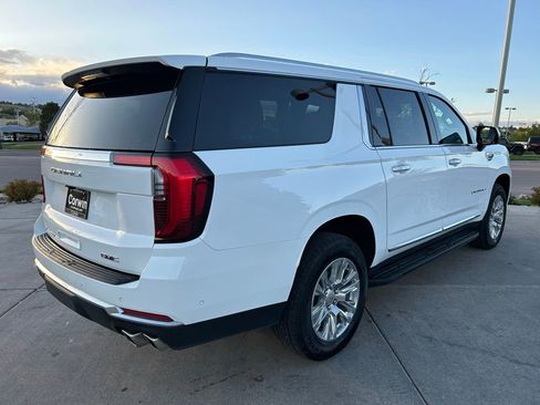 Used 2025 GMC Yukon XL Denali AWD/4WD image 8
