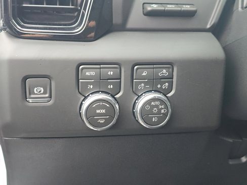 New 2026 GMC Sierra 3500 AT4 w/ AT4 Premium Plus Package AWD/4WD image 16