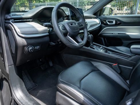 Used 2025 Jeep Compass Limited AWD/4WD image 10