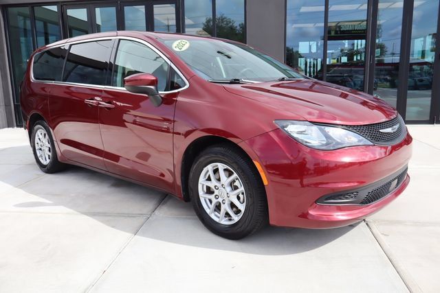 Used 2023 Chrysler Voyager LX FWD image 1