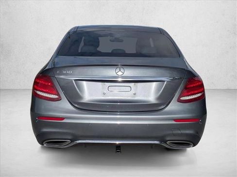 Used 2018 Mercedes-Benz E 300 image 4