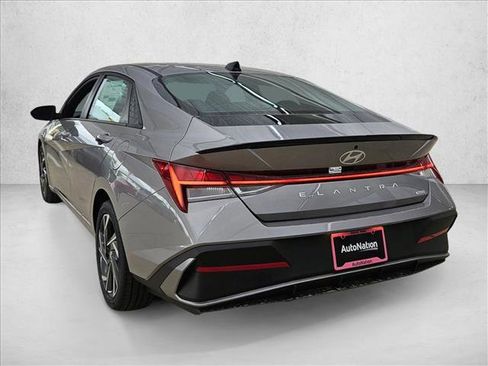 Used 2025 Hyundai Elantra SEL FWD image 9