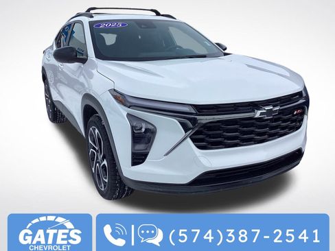 Used 2025 Chevrolet Trax RS w/ Sunroof Package image 1