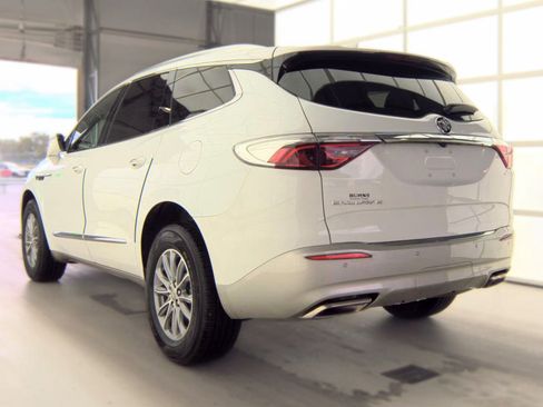 Used 2023 Buick Enclave Essence FWD image 3