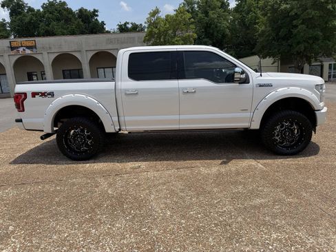 Used 2017 Ford F150 Platinum w/ Equipment Group 701A Luxury AWD/4WD image 4