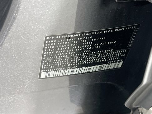 Used 2022 Volkswagen Tiguan SEL R-Line image 32