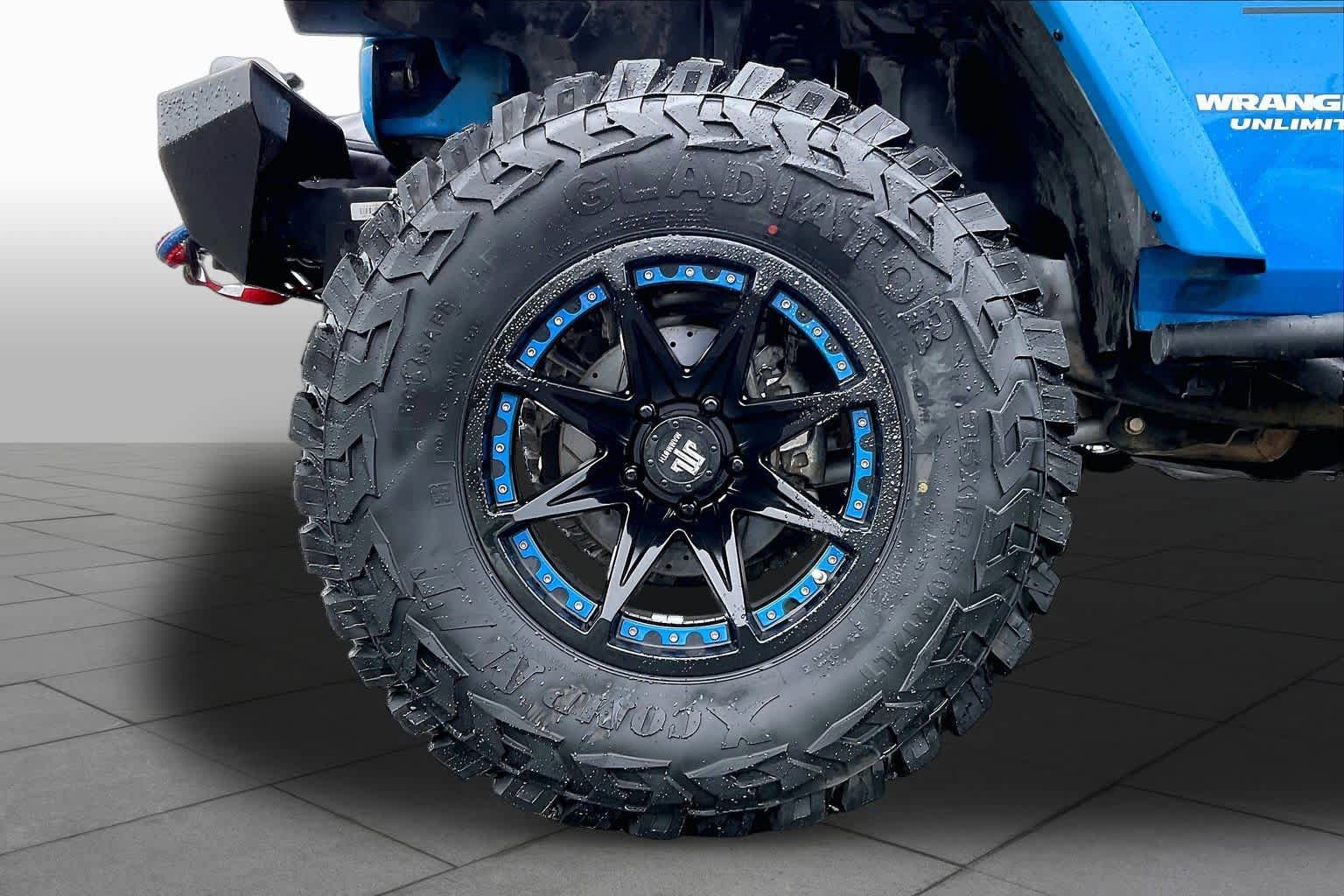 Used 2012 Jeep Wrangler Unlimited Rubicon w/ Dual Top Group AWD/4WD image 10
