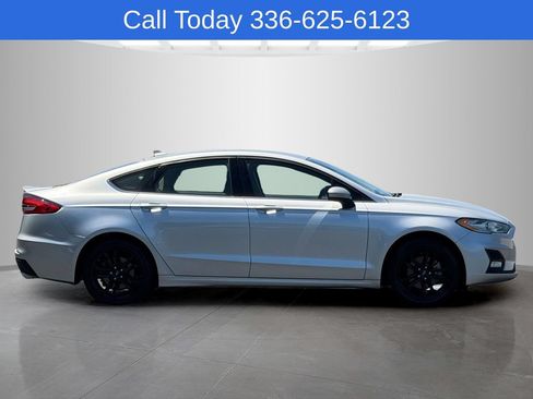 Used 2019 Ford Fusion SE w/ Equipment Group 151A FWD image 6