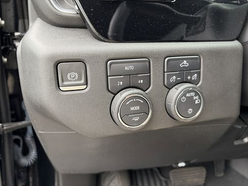 Used 2023 Chevrolet Silverado 1500 LT image 28