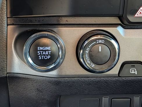 Certified 2022 Toyota Tacoma TRD Off-Road AWD/4WD image 16