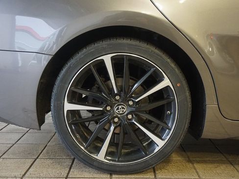 Certified 2018 Toyota Camry XSE image 32