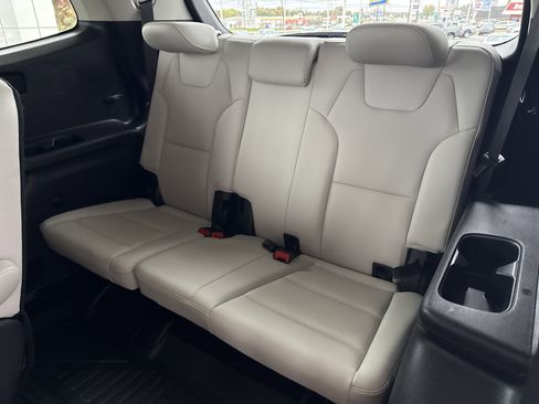 Used 2023 Kia Telluride EX w/ EX Captain's Chair Package image 15