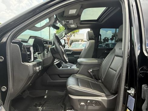 Used 2024 GMC Sierra 2500 Denali w/ Denali Reserve Package AWD/4WD image 9