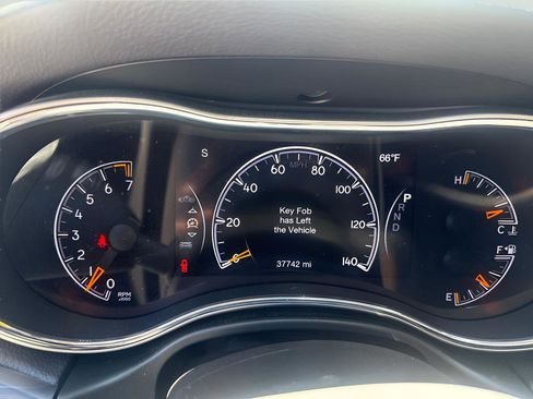 Used 2021 Jeep Grand Cherokee Limited AWD/4WD image 23