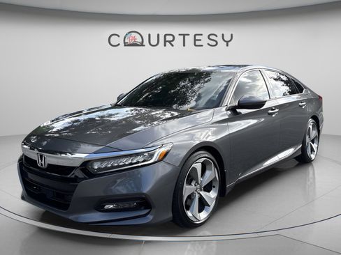 Used 2018 Honda Accord Touring image 2