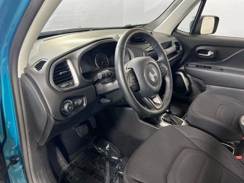 Used 2022 Jeep Renegade Latitude w/ Convenience Group AWD/4WD image 9