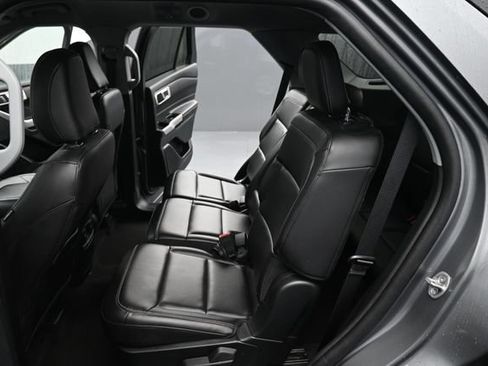Used 2023 Ford Explorer XLT w/ Equipment Group 202A AWD/4WD image 13
