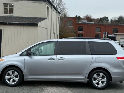 Used 2012 Toyota Sienna LE image 14