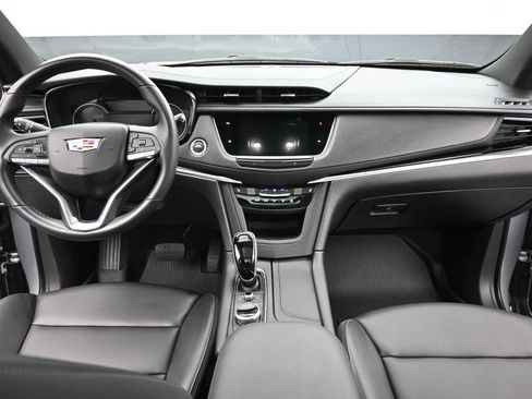 Used 2025 Cadillac XT6 Luxury FWD image 14