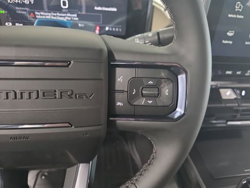 New 2026 GMC Hummer EV SUV w/ LPO, Dark Essentials Package AWD/4WD image 18