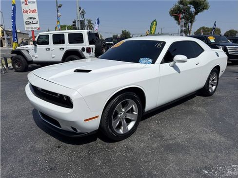Used 2019 Dodge Challenger SXT image 11