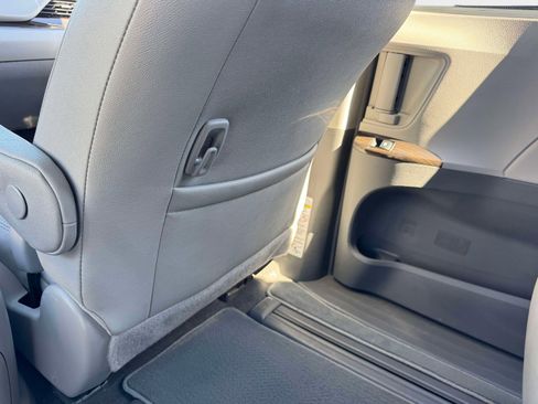 Used 2018 Toyota Sienna XLE w/ Protection Package image 20