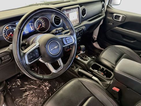 Used 2018 Jeep Wrangler Unlimited Sahara AWD/4WD image 7