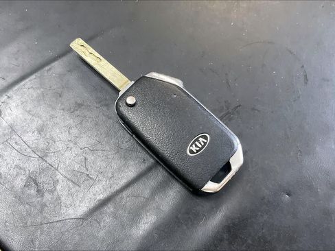 Used 2021 Kia Seltos S FWD image 19