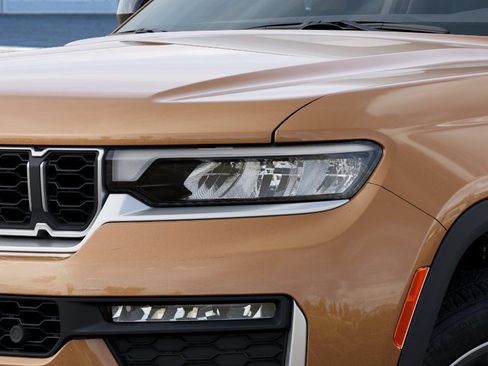 New 2026 Jeep Grand Cherokee Limited w/ Luxury Tech Group II AWD/4WD image 10