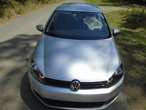 Used 2014 Volkswagen Golf 4-Door image 2
