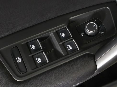 Used 2021 Volkswagen Tiguan SE AWD/4WD image 37