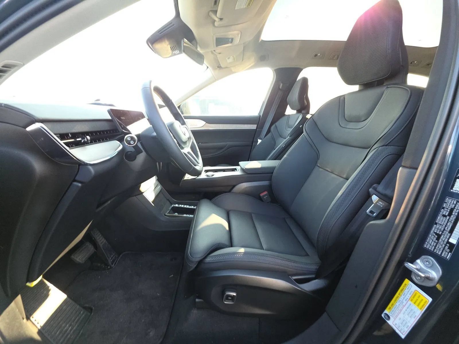 Used 2025 Volvo EX90 Ultra AWD/4WD image 2