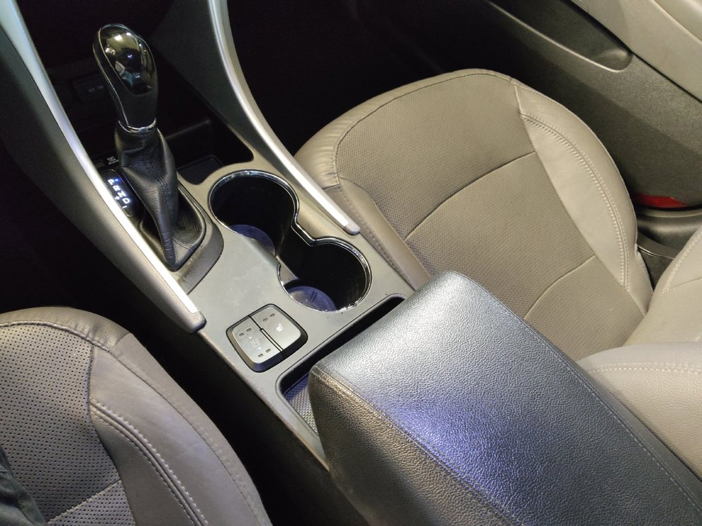 Used 2014 Hyundai Sonata Limited w/ Technology Package 05 FWD image 26
