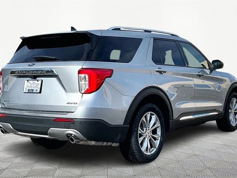 Used 2023 Ford Explorer Limited image 2