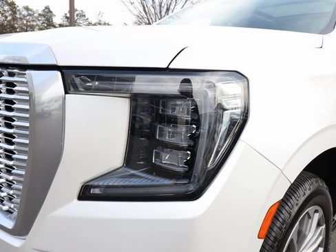 Used 2021 GMC Yukon XL Denali w/ Denali Premium Package image 34