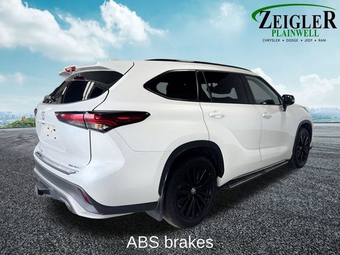 Used 2024 Toyota Highlander XSE AWD/4WD image 6