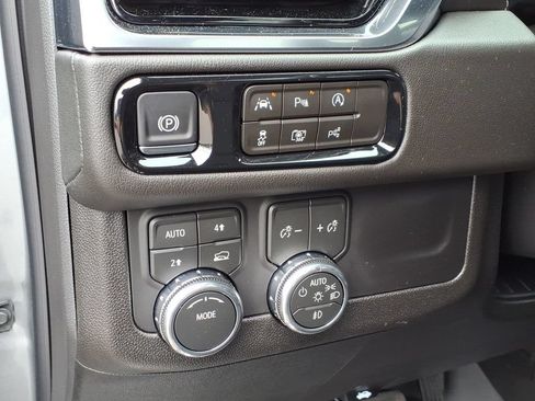 Used 2026 GMC Yukon Denali w/ Sun & Power Step Package AWD/4WD image 22