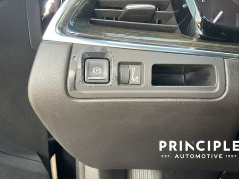 Used 2017 Cadillac XT5 Luxury w/ Driver Awareness Package image 20