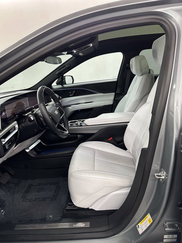 Used 2024 Cadillac Lyriq Luxury AWD/4WD image 12