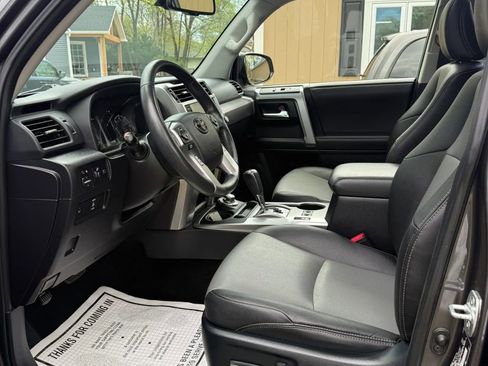 Used 2020 Toyota 4Runner SR5 Premium w/ Moonroof Package AWD/4WD image 21