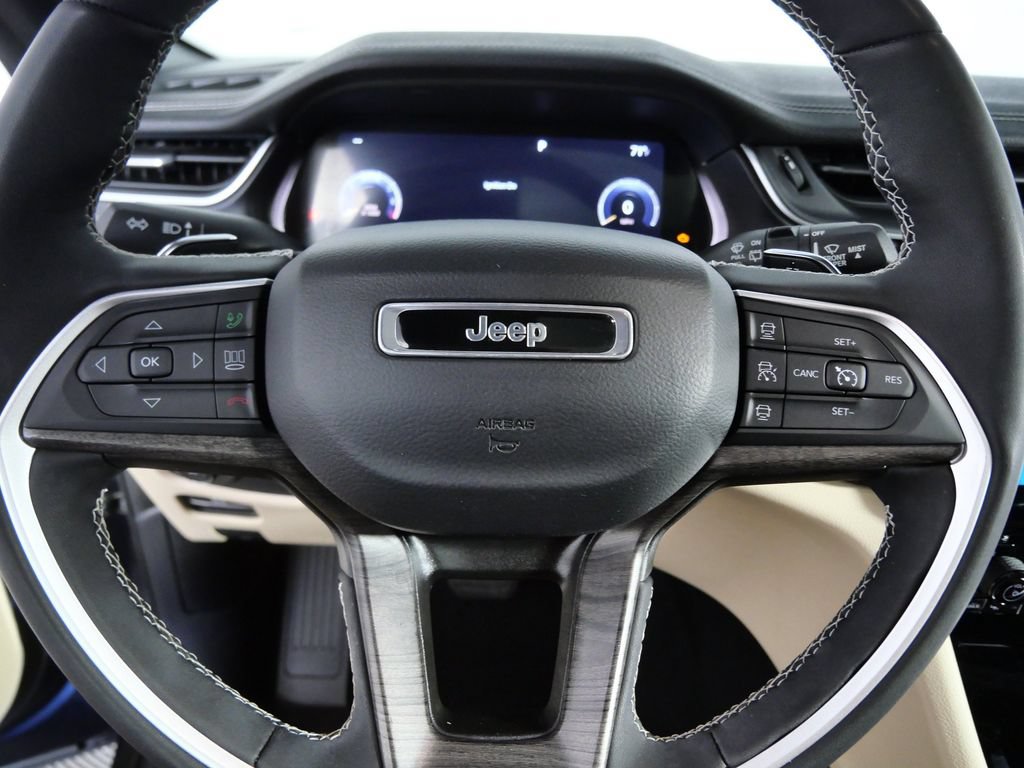 Used 2023 Jeep Grand Cherokee Limited w/ Luxury Tech Group II RWD image 19