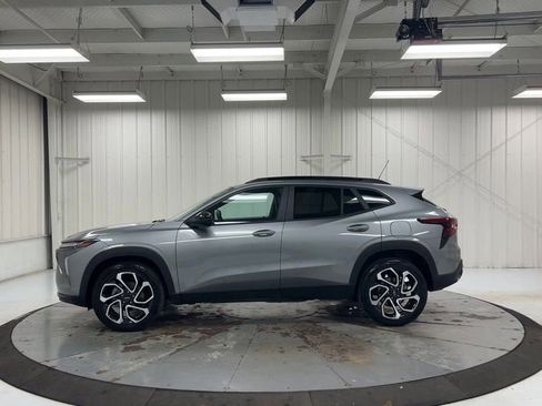 Used 2025 Chevrolet Trax RS w/ Driver Confidence Package image 5