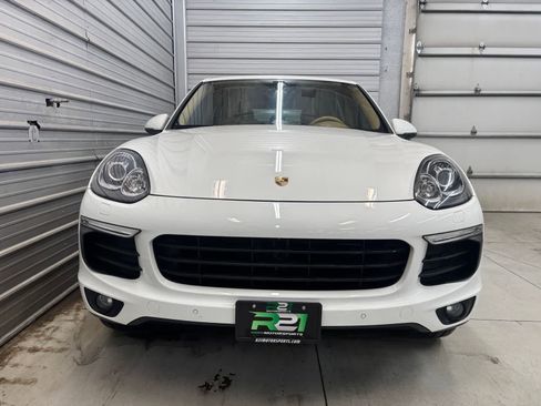 Used 2017 Porsche Cayenne Platinum Edition image 2