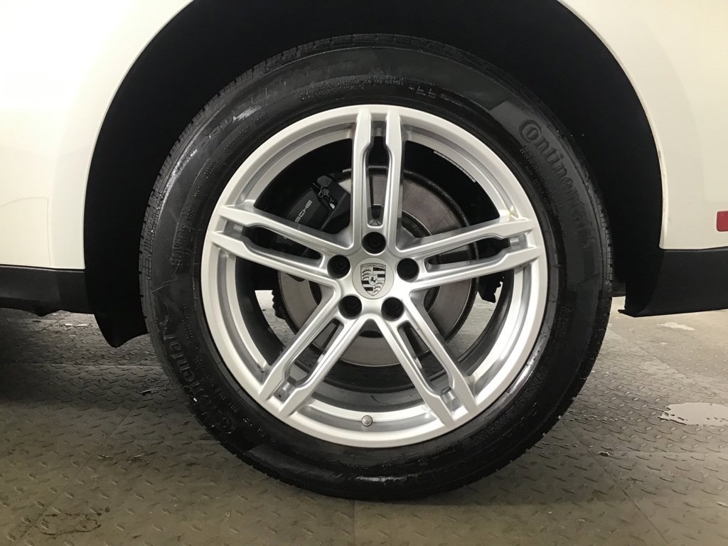 Certified 2023 Porsche Macan Turbo AWD/4WD image 12