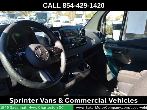 Used 2025 Mercedes-Benz Sprinter 2500 image 8