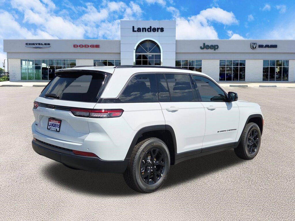 New 2026 Jeep Grand Cherokee Altitude AWD/4WD image 3