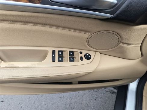 Used 2010 BMW X5 xDrive35d image 13