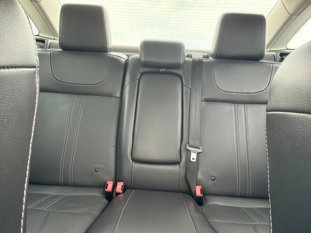 Used 2014 Ford Focus Titanium FWD image 20